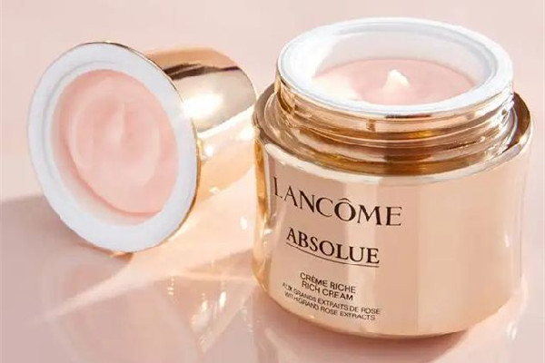 面霜白天用還是晚上用效果好 面霜什么時(shí)候擦最好 面霜白天用還是晚上用效果好 面霜什么時(shí)候擦最好