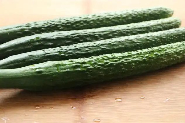 黃瓜和花生能一起吃嗎 黃瓜為什么是綠色的叫黃瓜 黃瓜和花生能一起吃嗎 黃瓜為什么是綠色的叫黃瓜