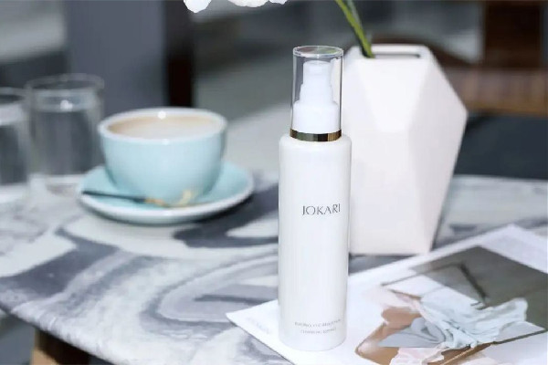 卸妝乳和卸妝油哪個(gè)好用 卸妝乳對(duì)皮膚好嗎 卸妝乳和卸妝油哪個(gè)好用 卸妝乳對(duì)皮膚好嗎