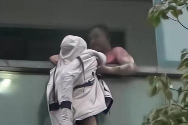 火災(zāi)中舍身救妻的丈夫凌晨去世 火災(zāi)的危險性是什么 火災(zāi)中舍身救妻的丈夫凌晨去世 火災(zāi)的危險性是什么