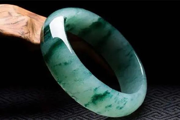 翡翠手鐲用紫光照為什么會有熒光 翡翠手鐲用什么燈光鑒定 翡翠手鐲用紫光照為什么會有熒光 翡翠手鐲用什么燈光鑒定