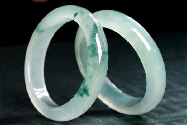 翡翠手鐲怎么看真假 翡翠手鐲聲音清脆是真的嗎 翡翠手鐲怎么看真假 翡翠手鐲聲音清脆是真的嗎