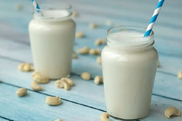 奶粉沖不開(kāi)有疙瘩什么原因 奶粉是先放水還是奶粉 奶粉沖不開(kāi)有疙瘩什么原因 奶粉是先放水還是奶粉