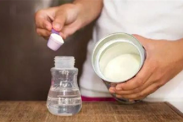 奶粉用多少度水沖最合適 奶粉水放多了有什么影響嗎 奶粉用多少度水沖最合適 奶粉水放多了有什么影響嗎