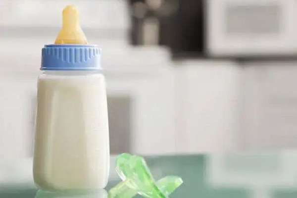 奶粉是進(jìn)口的好還是國(guó)產(chǎn)的好 奶粉買什么樣的好 奶粉是進(jìn)口的好還是國(guó)產(chǎn)的好 奶粉買什么樣的好