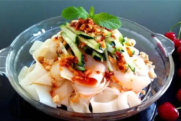 涼皮為什么蒸出來(lái)是碎的 涼皮蒸幾分鐘 涼皮為什么蒸出來(lái)是碎的 涼皮蒸幾分鐘