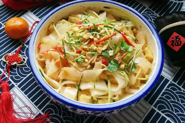 涼皮是面粉做的還是米粉做的 涼皮和米皮的區(qū)別 涼皮是面粉做的還是米粉做的 涼皮和米皮的區(qū)別