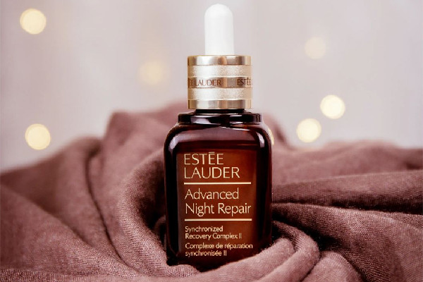 雅詩蘭黛小棕瓶可以淡斑嗎 雅詩蘭黛小棕瓶可以直接涂在臉上嗎 雅詩蘭黛小棕瓶可以淡斑嗎 雅詩蘭黛小棕瓶可以直接涂在臉上嗎