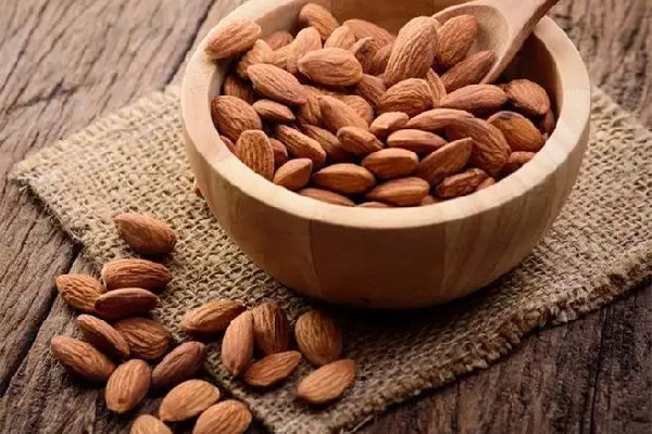 苦杏仁煲湯放多少合適 苦杏仁煲湯的做法 苦杏仁煲湯放多少合適 苦杏仁煲湯的做法