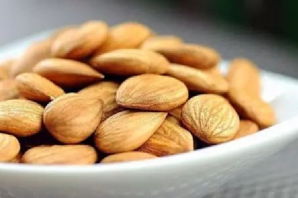 苦杏仁去皮和不去皮有區(qū)別嗎 苦杏仁去皮通常用什么法 苦杏仁去皮和不去皮有區(qū)別嗎 苦杏仁去皮通常用什么法