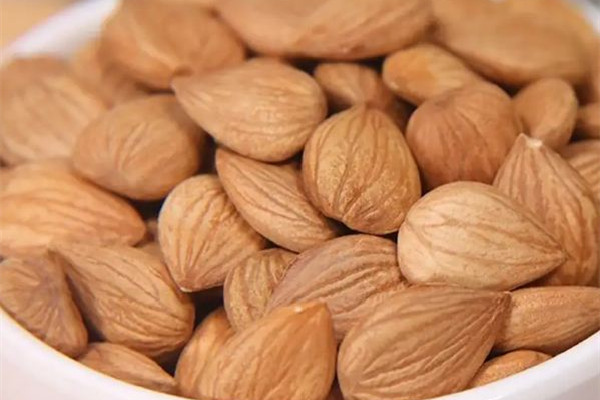 苦杏仁吃多了會(huì)死人嗎 苦杏仁吃多了會(huì)怎樣 苦杏仁吃多了會(huì)死人嗎 苦杏仁吃多了會(huì)怎樣