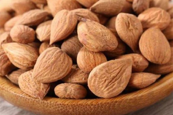 苦杏仁孕婦能吃嗎 苦杏仁不能和什么一起吃 苦杏仁孕婦能吃嗎 苦杏仁不能和什么一起吃