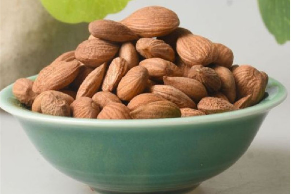 苦杏仁要去皮嗎 苦杏仁怎么處理才能吃 苦杏仁要去皮嗎 苦杏仁怎么處理才能吃
