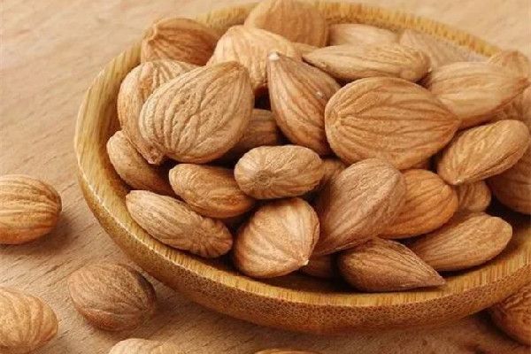 苦杏仁去皮和不去皮有區(qū)別嗎 苦杏仁去皮通常用什么法 苦杏仁去皮和不去皮有區(qū)別嗎 苦杏仁去皮通常用什么法