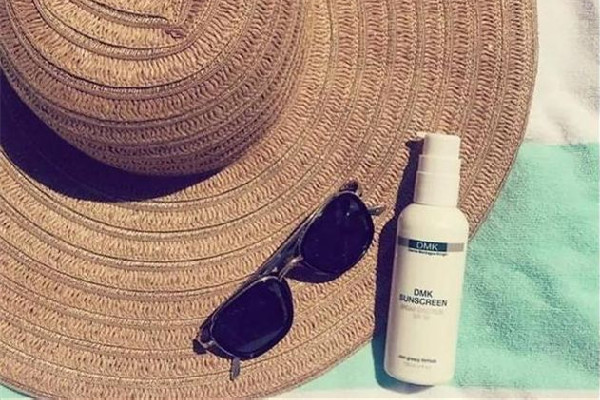 防曬霜對人體有害嗎 防曬霜天天涂抹好嗎 防曬霜對人體有害嗎 防曬霜天天涂抹好嗎