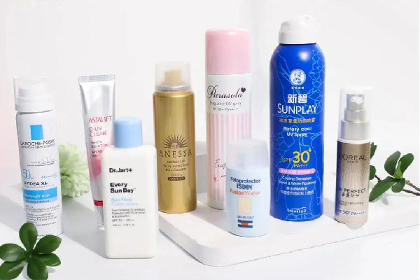 防曬霜用洗面奶可以洗掉嗎 防曬霜用不用卸妝 防曬霜用洗面奶可以洗掉嗎 防曬霜用不用卸妝