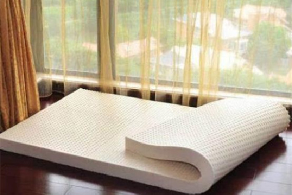 乳膠床墊和海綿床墊哪個(gè)比較好 乳膠床墊是什么材料制成 乳膠床墊和海綿床墊哪個(gè)比較好 乳膠床墊是什么材料制成