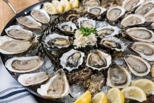 生蠔買開口的還是閉口的 怎樣挑選新鮮的活生蠔呢 生蠔買開口的還是閉口的 怎樣挑選新鮮的活生蠔呢