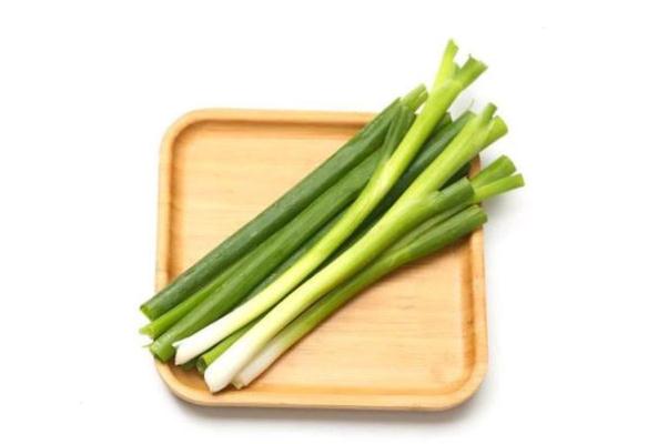 大蔥的葉子能吃嗎 大蔥是蔬菜嗎 大蔥的葉子能吃嗎 大蔥是蔬菜嗎