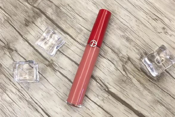 阿瑪尼唇釉會不會沾杯 阿瑪尼唇釉怎么涂不沾杯 阿瑪尼唇釉會不會沾杯 阿瑪尼唇釉怎么涂不沾杯