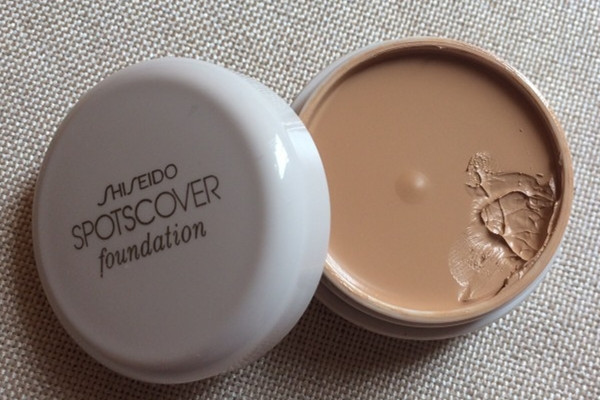 遮瑕膏買自然色還是象牙白好 遮瑕膏買深了怎么補救 遮瑕膏買自然色還是象牙白好 遮瑕膏買深了怎么補救