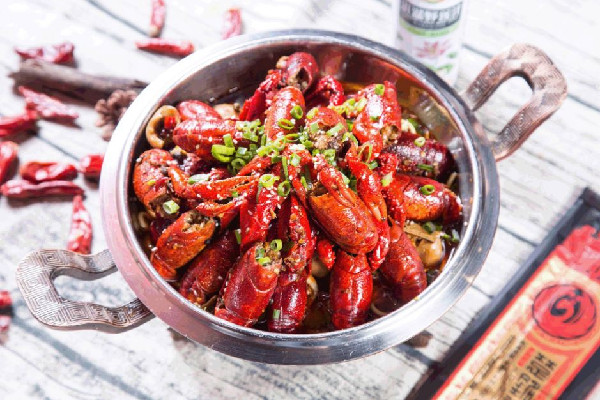 油燜小龍蝦和麻辣小龍蝦的區(qū)別 油燜小龍蝦正宗的做法 油燜小龍蝦和麻辣小龍蝦的區(qū)別 油燜小龍蝦正宗的做法