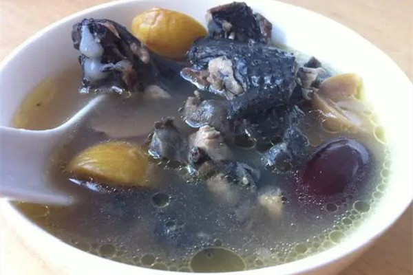 烏雞湯有點苦怎么回事 烏雞湯苦的還能喝嗎 烏雞湯有點苦怎么回事 烏雞湯苦的還能喝嗎