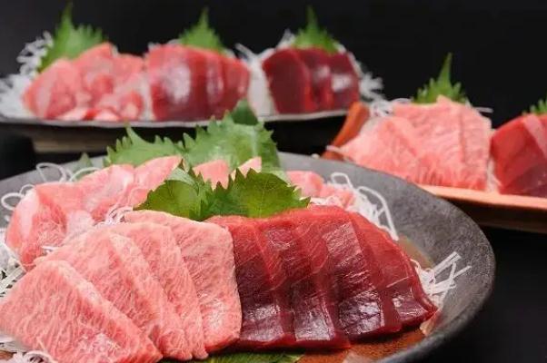 金槍魚和三文魚哪個貴 金槍魚是生吃好還是熟吃 金槍魚和三文魚哪個貴 金槍魚是生吃好還是熟吃