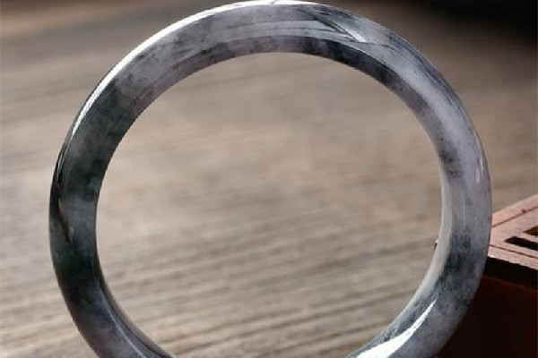 烏雞手鐲什么價(jià)位 烏雞手鐲是什么 烏雞手鐲什么價(jià)位 烏雞手鐲是什么