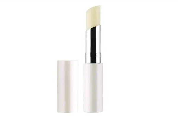 唇膏會(huì)有依賴性嗎 唇膏每天都要用嗎 唇膏會(huì)有依賴性嗎 唇膏每天都要用嗎