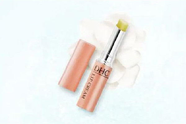 唇膏和口紅一樣嗎 唇膏是化妝品還是護(hù)膚品 唇膏和口紅一樣嗎 唇膏是化妝品還是護(hù)膚品