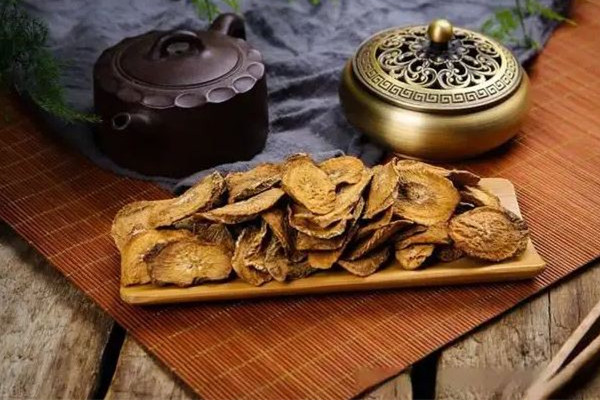 牛蒡茶為什么泡出來是綠色 牛蒡茶泡水還是煮水喝比較好 牛蒡茶為什么泡出來是綠色 牛蒡茶泡水還是煮水喝比較好