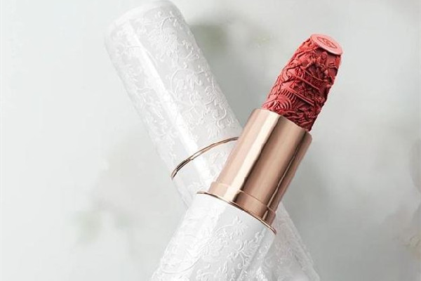 花西子口紅會(huì)不會(huì)掉色 花西子口紅會(huì)沾杯嗎 花西子口紅會(huì)不會(huì)掉色 花西子口紅會(huì)沾杯嗎