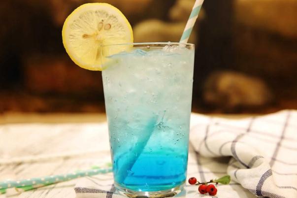 氣泡水算不算碳酸飲料 氣泡水喝多了對身體有什么影響 氣泡水算不算碳酸飲料 氣泡水喝多了對身體有什么影響