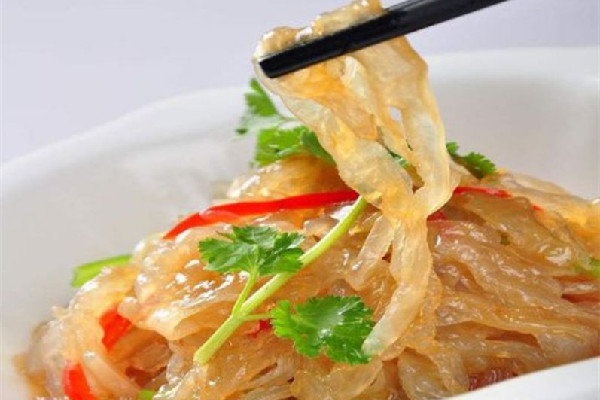 海蜇吃的是哪個(gè)部位 海蜇皮怎么涼拌才好吃 海蜇吃的是哪個(gè)部位 海蜇皮怎么涼拌才好吃