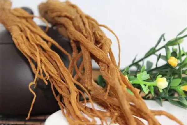 當(dāng)歸煲湯放多少合適 當(dāng)歸煲什么湯最補(bǔ)血補(bǔ)氣 當(dāng)歸煲湯放多少合適 當(dāng)歸煲什么湯最補(bǔ)血補(bǔ)氣