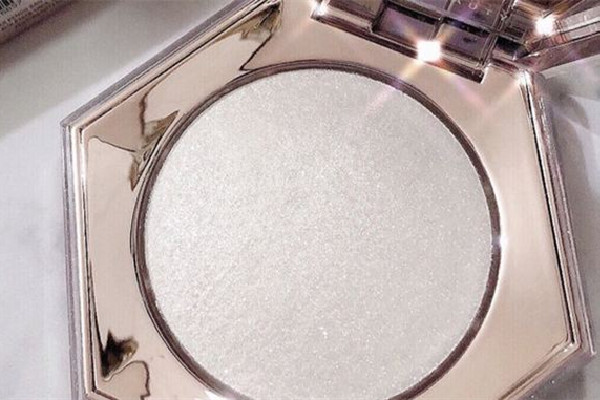 高光粉餅是干嘛用的 高光粉餅可以全臉用嗎 高光粉餅是干嘛用的 高光粉餅可以全臉用嗎