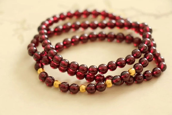 石榴石要消磁嗎 石榴石消磁的正確方法 石榴石要消磁嗎 石榴石消磁的正確方法