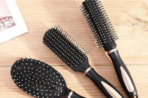 氣墊梳要按壓使用嗎 氣墊梳清洗時需要注意 氣墊梳要按壓使用嗎 氣墊梳清洗時需要注意