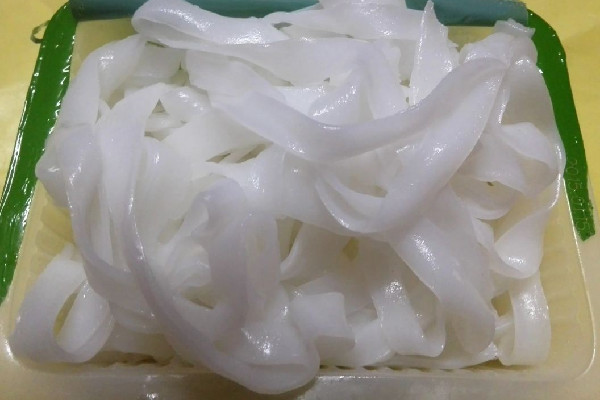 河粉可以生吃嗎 河粉是不是本來(lái)就是熟的 河粉可以生吃嗎 河粉是不是本來(lái)就是熟的