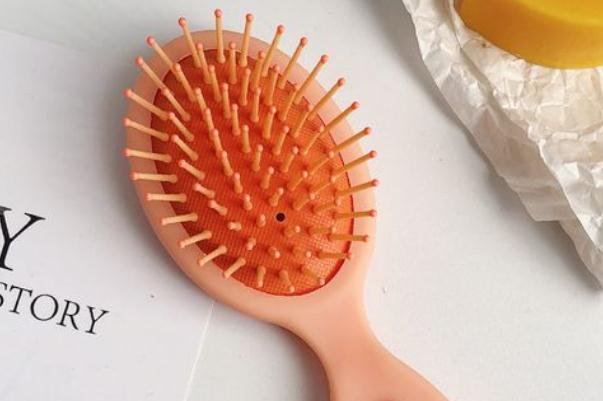 氣墊梳會(huì)把卷發(fā)梳直嗎 氣墊梳的優(yōu)勢(shì) 氣墊梳會(huì)把卷發(fā)梳直嗎 氣墊梳的優(yōu)勢(shì)