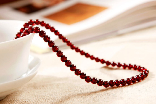 石榴石的價格一般是多少 石榴石有收藏價值嗎 石榴石的價格一般是多少 石榴石有收藏價值嗎