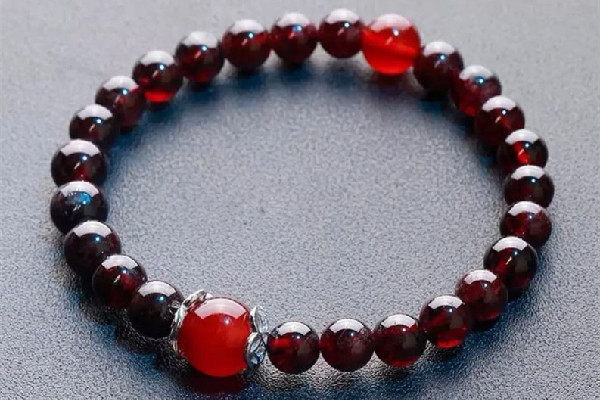 石榴石的價格一般是多少 石榴石有收藏價值嗎 石榴石的價格一般是多少 石榴石有收藏價值嗎