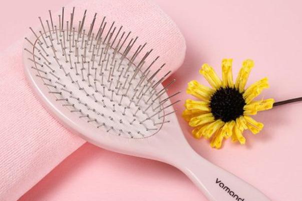 氣墊梳是方形好還是圓形好 氣墊梳是不是都有一個(gè)孔 氣墊梳是方形好還是圓形好 氣墊梳是不是都有一個(gè)孔