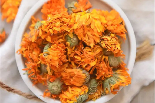 金盞花茶的功效和作用 金盞花茶可以每天喝嗎 金盞花茶的功效和作用 金盞花茶可以每天喝嗎