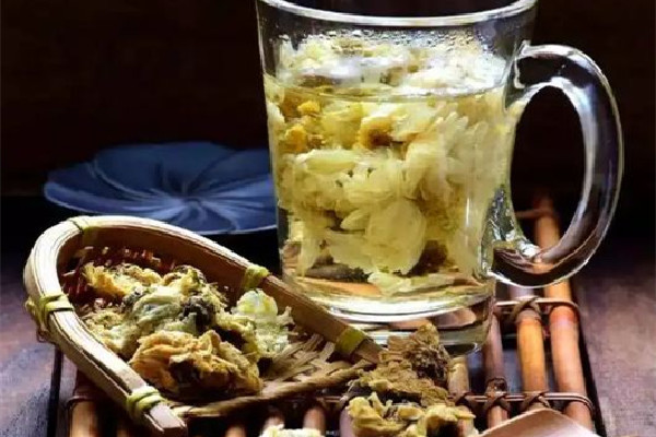 菊花茶可以加冰糖嗎 菊花茶加什么好喝 菊花茶可以加冰糖嗎 菊花茶加什么好喝