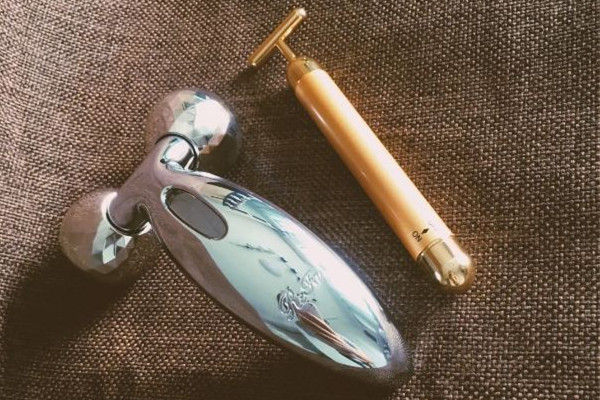 臉部按摩儀可以用精油按摩嗎 臉部按摩儀器正確使用方法 臉部按摩儀可以用精油按摩嗎 臉部按摩儀器正確使用方法