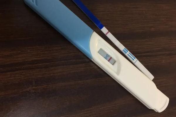 用驗(yàn)孕棒之前要注意什么 用驗(yàn)孕棒之前可以吃東西嗎 用驗(yàn)孕棒之前要注意什么 用驗(yàn)孕棒之前可以吃東西嗎