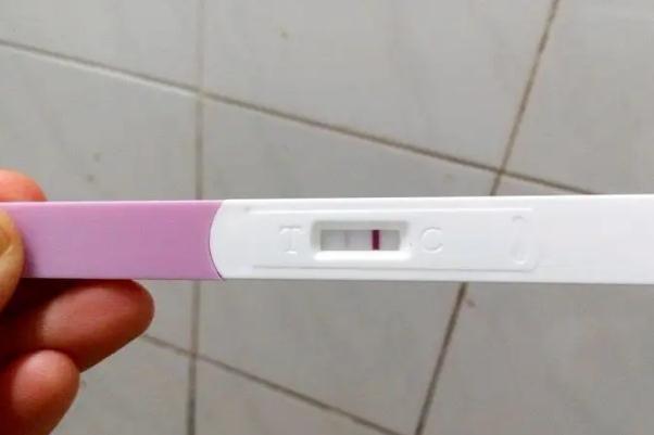 用驗(yàn)孕棒之前要注意什么 用驗(yàn)孕棒之前可以吃東西嗎 用驗(yàn)孕棒之前要注意什么 用驗(yàn)孕棒之前可以吃東西嗎