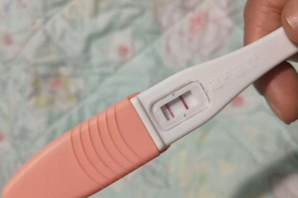 用驗(yàn)孕棒之前要注意什么 用驗(yàn)孕棒之前可以吃東西嗎 用驗(yàn)孕棒之前要注意什么 用驗(yàn)孕棒之前可以吃東西嗎